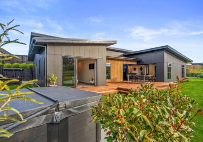 64 Les Wakefield Road